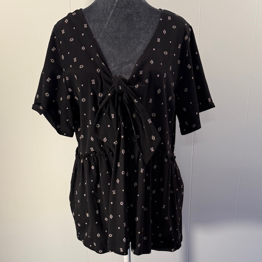 Torrid Black Floral Blouse with Tie Front Sz 0